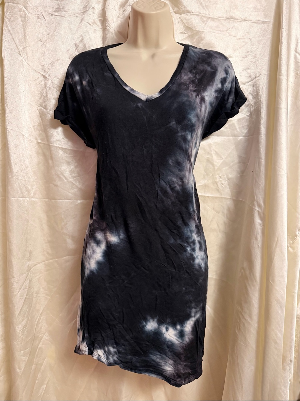 Black Tie-Dye V-Neck Dress Tee